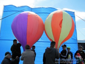 Napełnianie balonów.