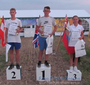 Podium PŚ VII Kietrz Cup - F1A junior: 2. Vitek RÖSSLER, 1. Filip KLOBUŠICK, 3. Roksana GĄDE