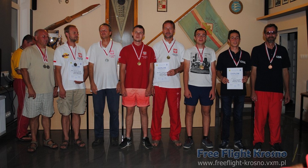 Podium F1A (drużynowe):  2. SMO Feniks Brzeg (Krzysztof Stężalski, Jakub Jaraczewski, Dariusz Stężalski), 1. Aeroklub Podkarpacki (Michał Śliwiński, Henryk Krupa, Michał Słyś) , 3.GSML (Dariusz Dradra-brak na fot, Czesław Ziober-w zastępstwie na fot. D. Lipski, Stanisław Bolko).