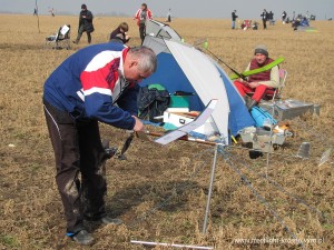 Stanisław Skibicki przygotowuje się do startu.