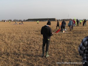 Linia startu podczas dogrywki. Po lewej stronie widać "wzorowo rozstawiony obóz"