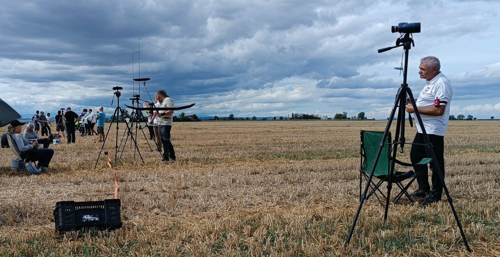 Zawodnicy F1B z nadchodzącym Mistrzem Polski na pierwszym planie